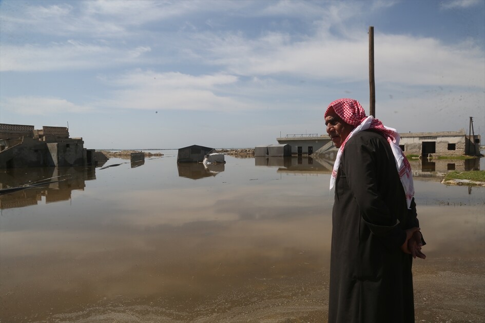 سوريا.. سيول تغرق منازل وأراضي عشرات العائلات بريف إدلب