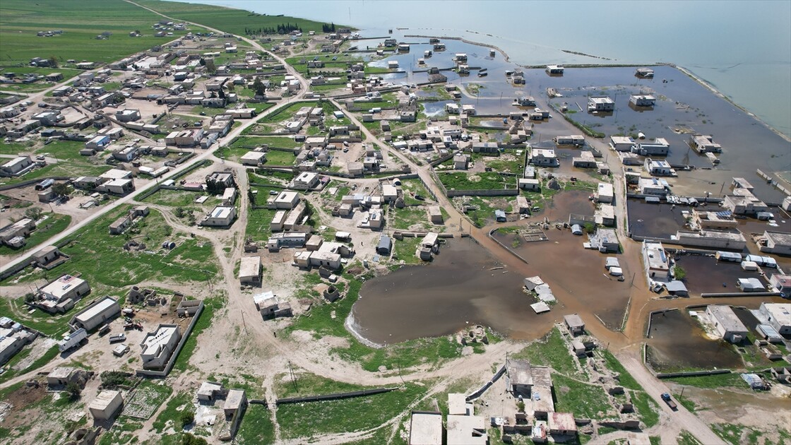 سوريا.. سيول تغرق منازل وأراضي عشرات العائلات بريف إدلب