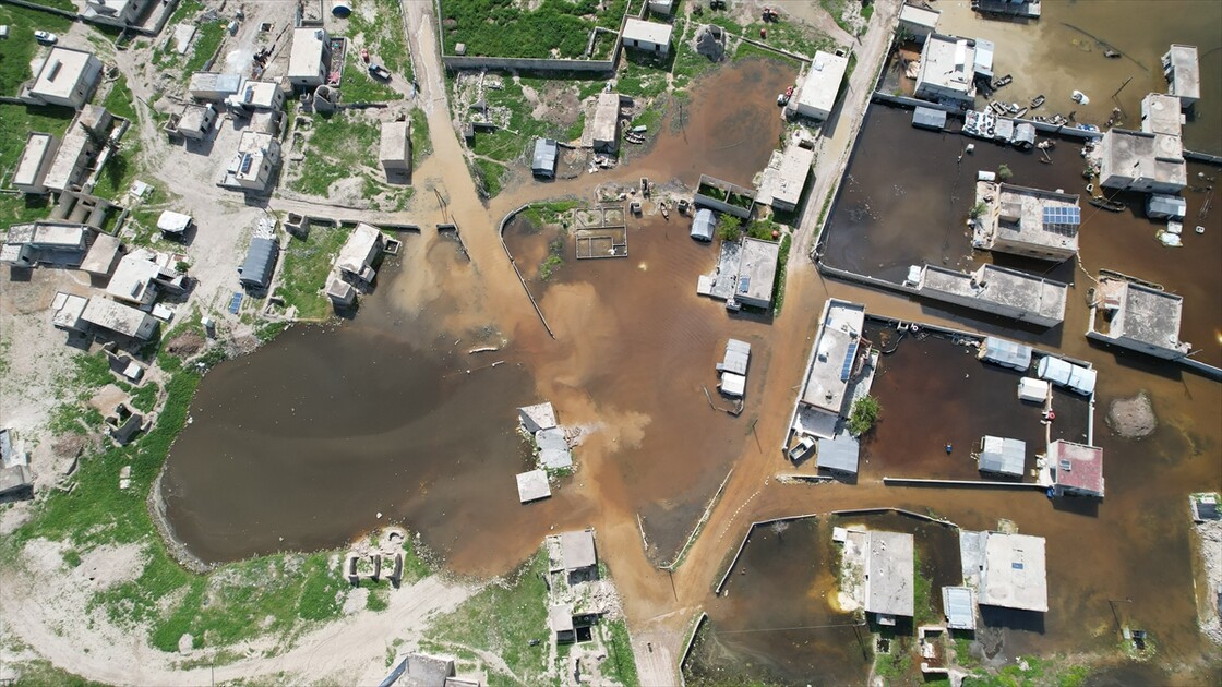 سوريا.. سيول تغرق منازل وأراضي عشرات العائلات بريف إدلب