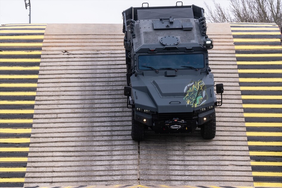 تقنيات الطاقة النظيفة.. مدرعات كهربائية تركية في معرض