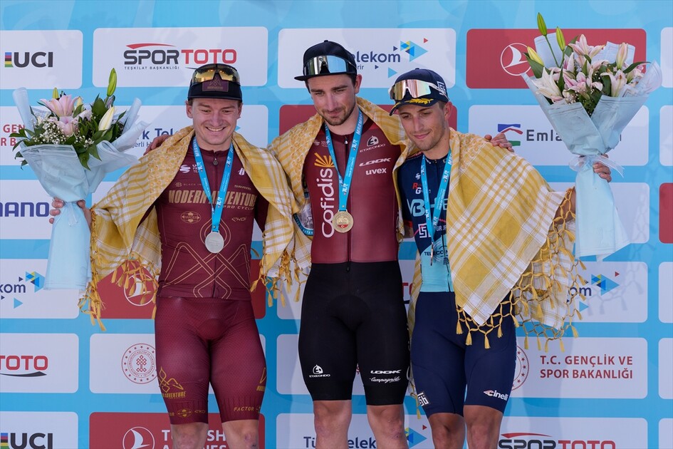 دراجات.. البولندي أنيولوكوفسكي يفوز بالمرحلة الرابعة لسباق الرئاسة التركية