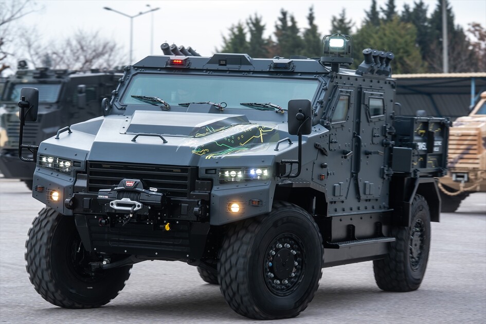 تقنيات الطاقة النظيفة.. مدرعات كهربائية تركية في معرض