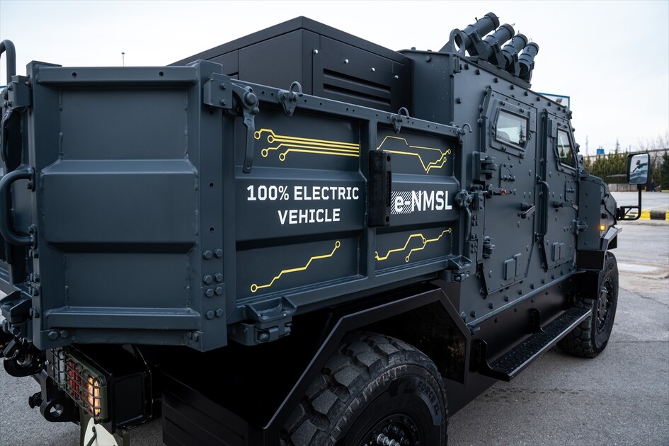 تقنيات الطاقة النظيفة.. مدرعات كهربائية تركية في معرض