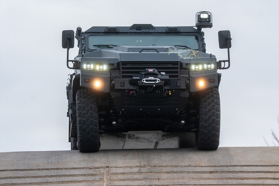 تقنيات الطاقة النظيفة.. مدرعات كهربائية تركية في معرض