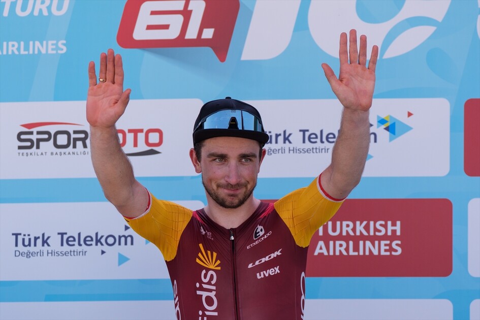 دراجات.. البولندي أنيولوكوفسكي يفوز بالمرحلة الرابعة لسباق الرئاسة التركية