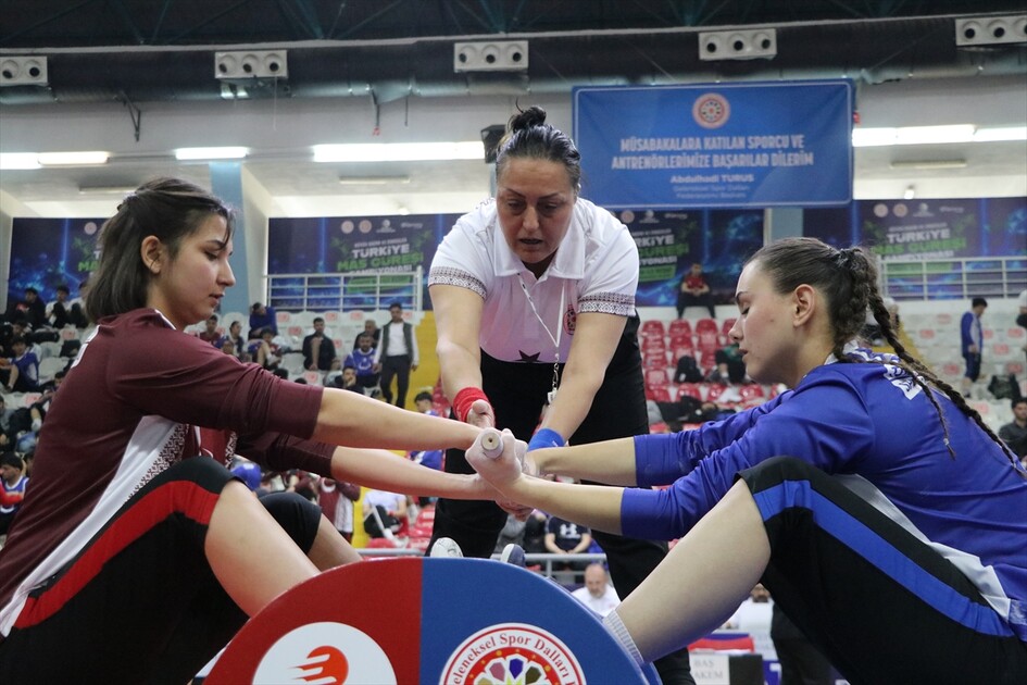 Mas Güreşi Büyükler Türkiye Şampiyonası Yozgat'ta başladı