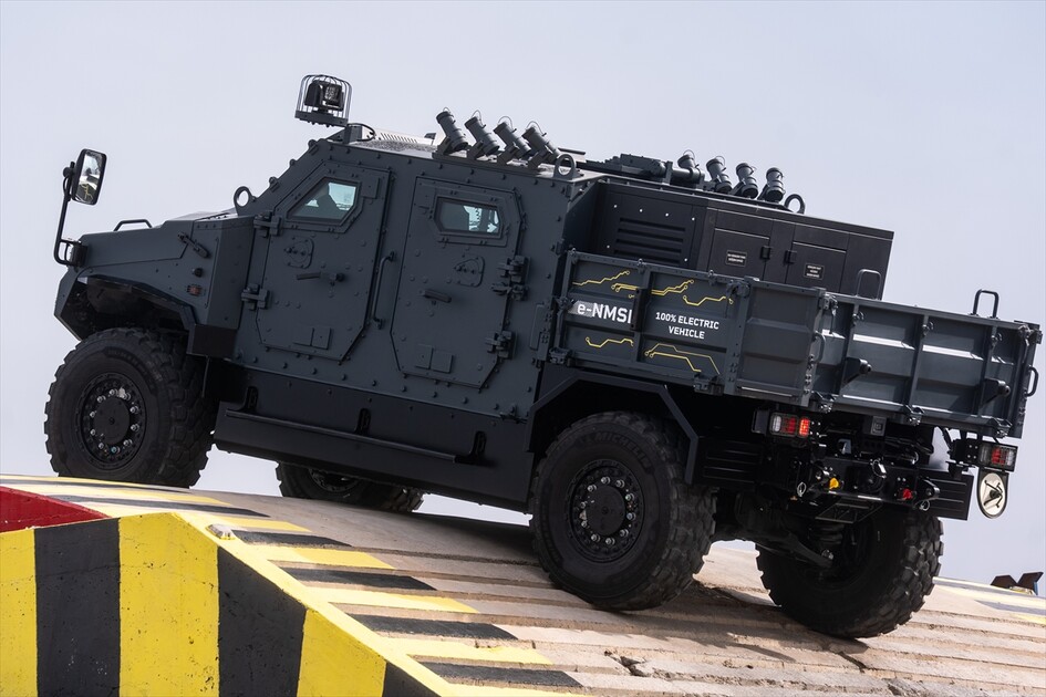 تقنيات الطاقة النظيفة.. مدرعات كهربائية تركية في معرض