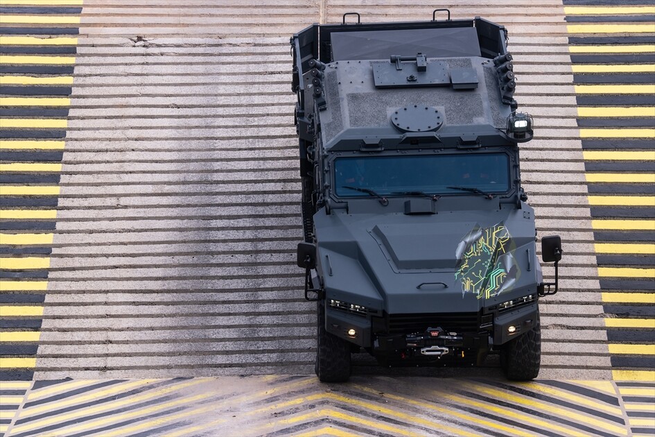 تقنيات الطاقة النظيفة.. مدرعات كهربائية تركية في معرض