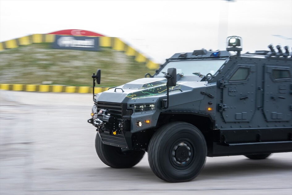 تقنيات الطاقة النظيفة.. مدرعات كهربائية تركية في معرض