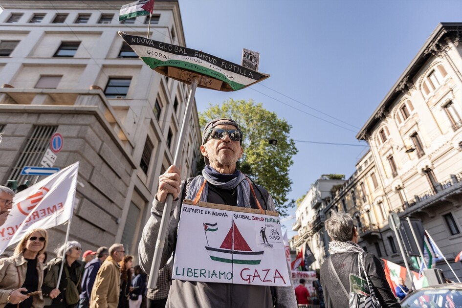 İsrail ordusunun Küresel Sumud Filosu'na saldırısı Milano'da protesto edildi