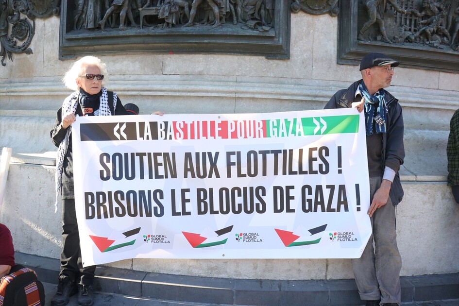 Paris'te İsrail'in Küresel Sumud Filosu'na saldırısı protesto edildi