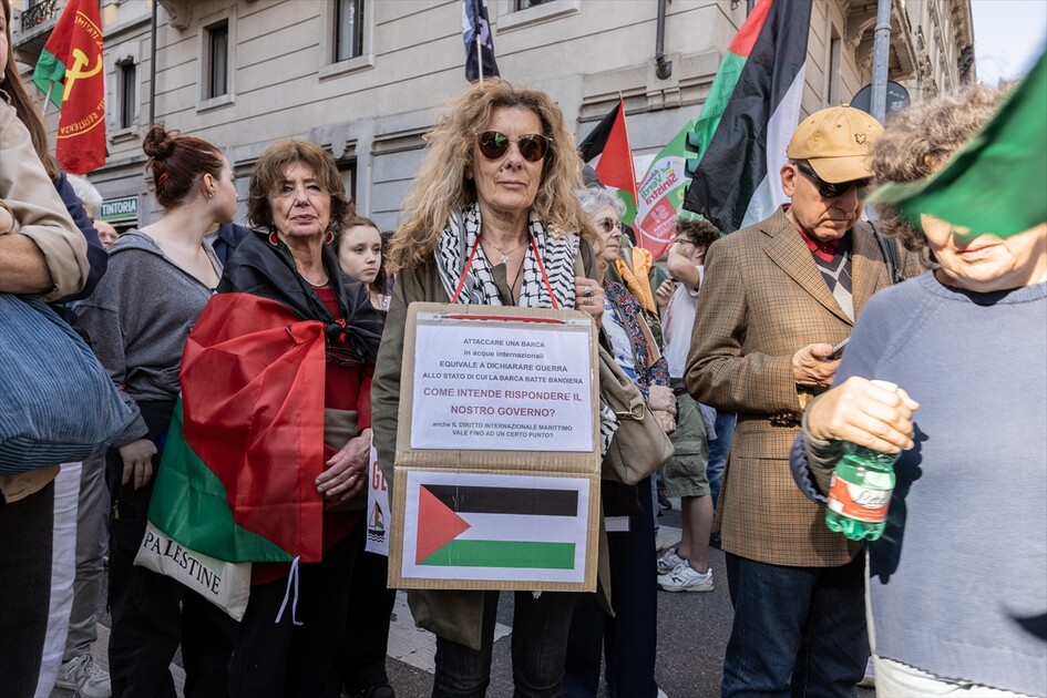 İsrail ordusunun Küresel Sumud Filosu'na saldırısı Milano'da protesto edildi