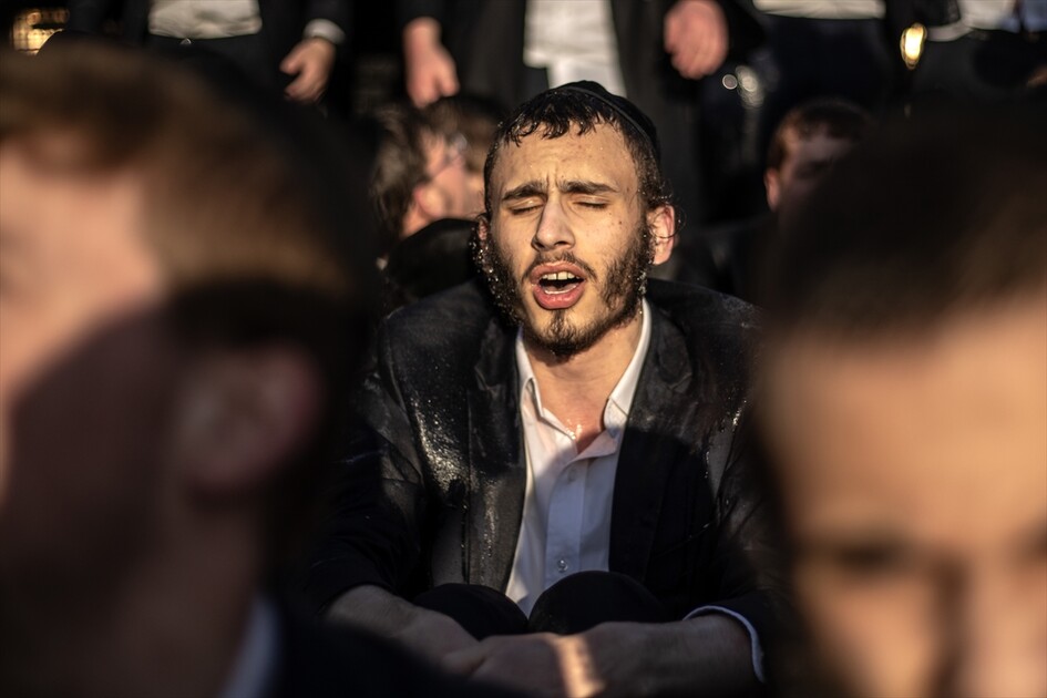 مئات اليهود الحريديم يغلقون مدخل القدس