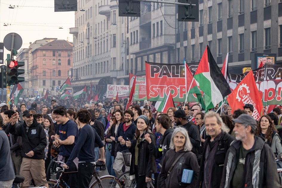 İsrail ordusunun Küresel Sumud Filosu'na saldırısı Milano'da protesto edildi
