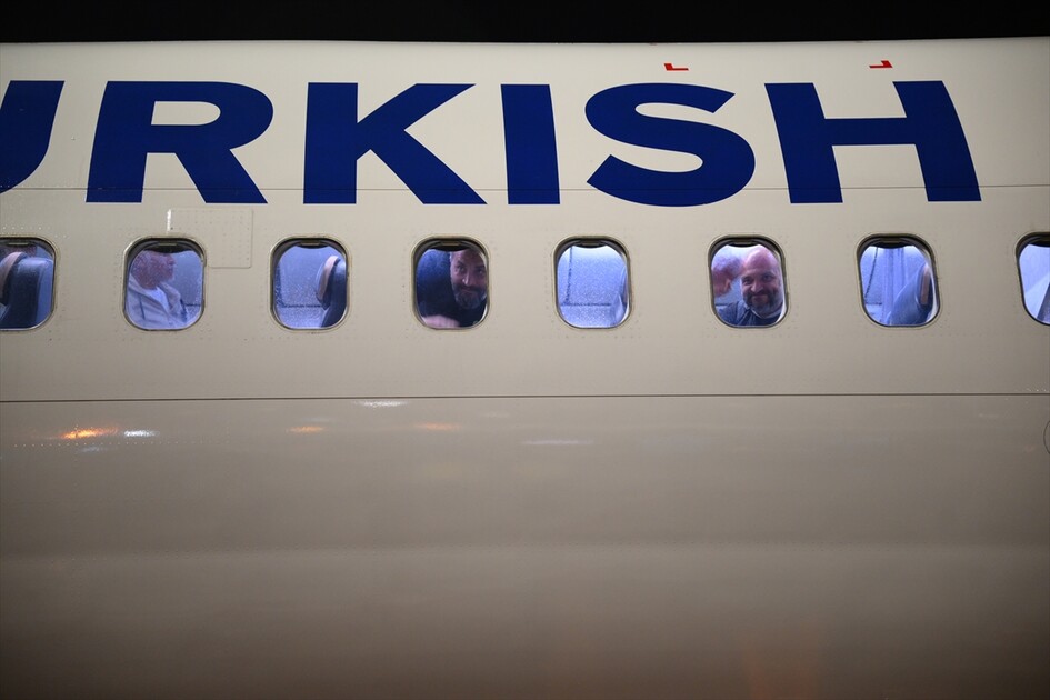 İsrail saldırısında alıkonulan Küresel Sumud Filosu aktivistleri Türkiye'ye getirildi