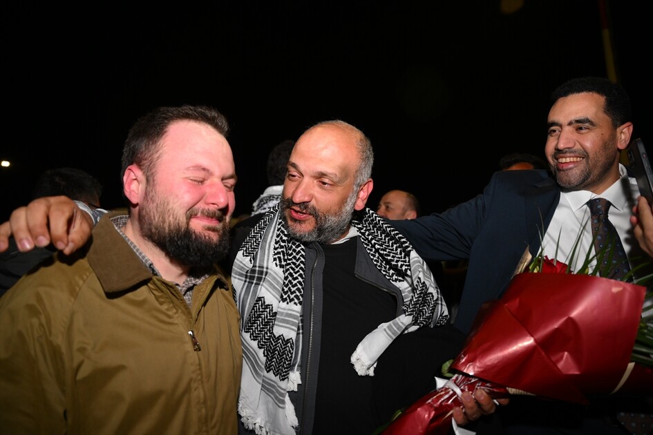 İsrail saldırısında alıkonulan Küresel Sumud Filosu aktivistleri Türkiye'ye getirildi