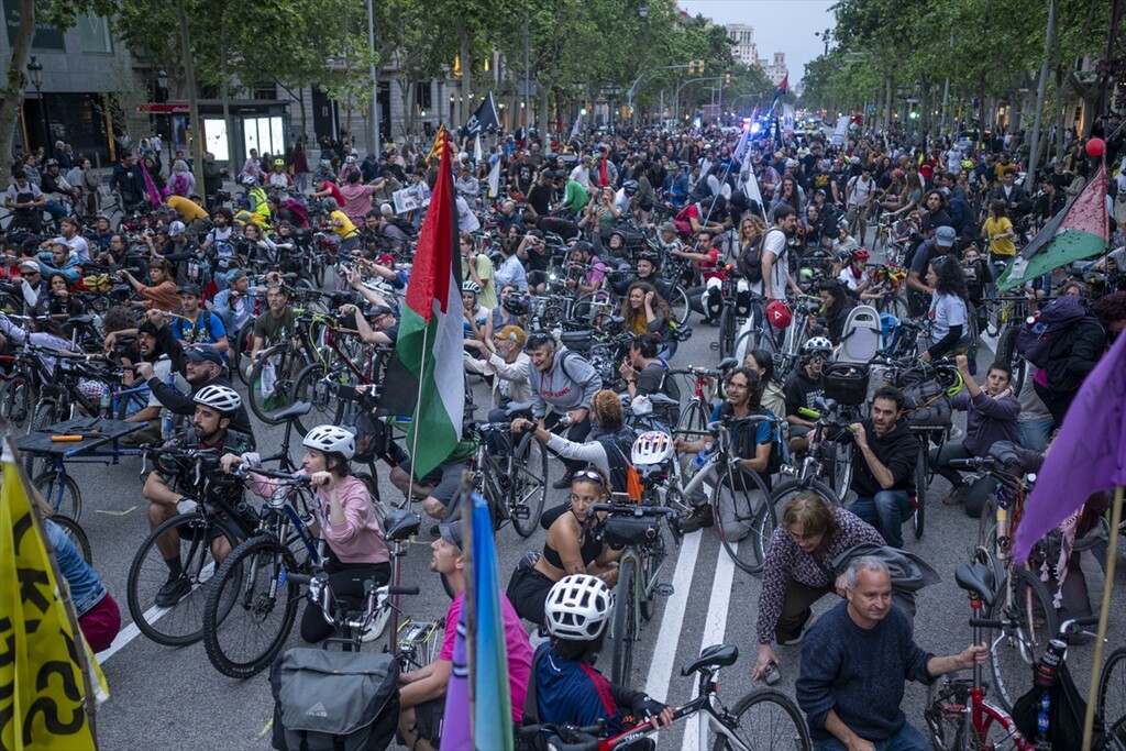 Around 500 rally in Barcelona demanding release of Global Sumud Flotilla activists