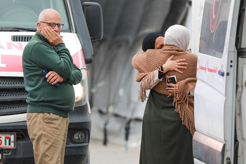 Gazze'de bir grup hasta Refah Sınır Kapısı'ndan tahliye edilmek üzere yola çıktı