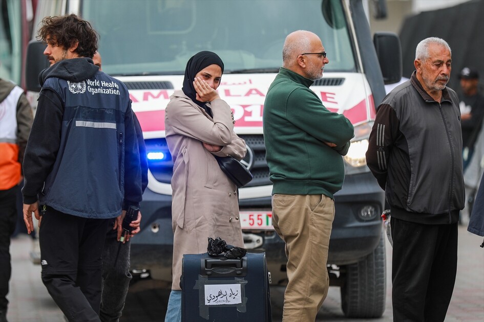 Gazze'de bir grup hasta Refah Sınır Kapısı'ndan tahliye edilmek üzere yola çıktı