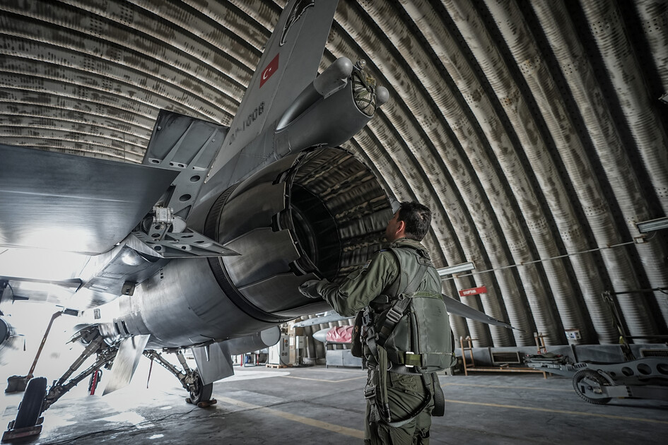 EFES-2026 tatbikatı kapsamında Bandırma'dan F-16'lar havalandı