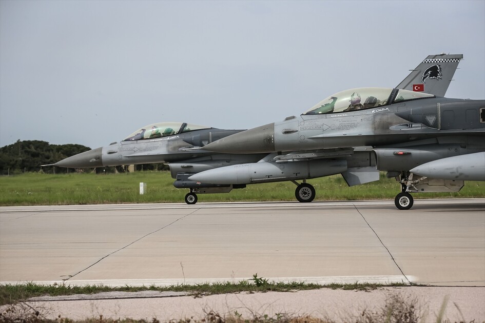 EFES-2026 tatbikatı kapsamında Bandırma'dan F-16'lar havalandı