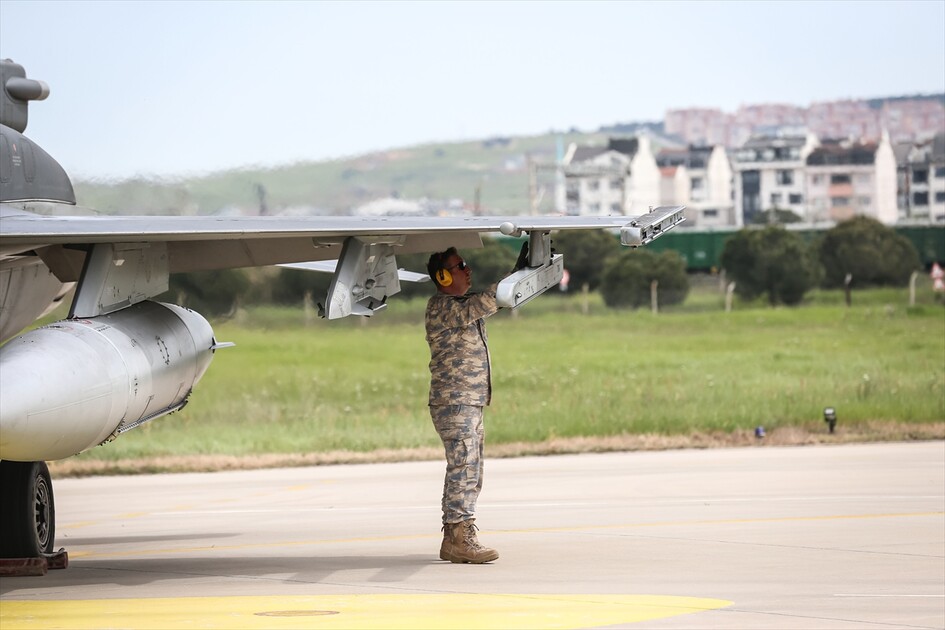 EFES-2026 tatbikatı kapsamında Bandırma'dan F-16'lar havalandı