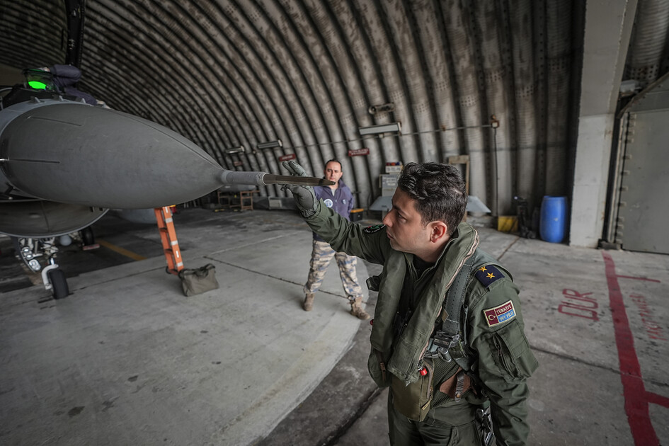 EFES-2026 tatbikatı kapsamında Bandırma'dan F-16'lar havalandı