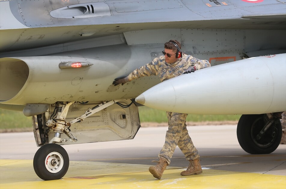 EFES-2026 tatbikatı kapsamında Bandırma'dan F-16'lar havalandı