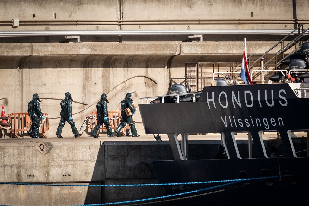 Passengers disembark from MV Hondius at Granadilla Port in Spain