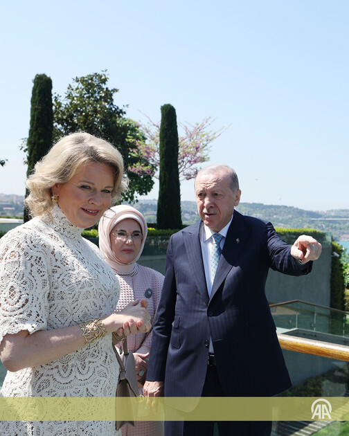 Le président turc Recep Tayyip Erdogan reçoit la reine Mathilde de Belgique.