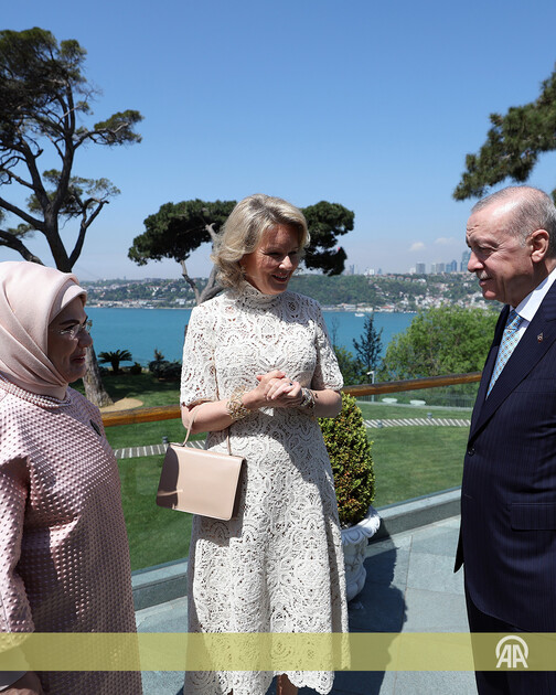 Le président turc Recep Tayyip Erdogan reçoit la reine Mathilde de Belgique.