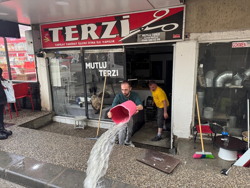Çankırı'da sağanak hayatı olumsuz etkiledi