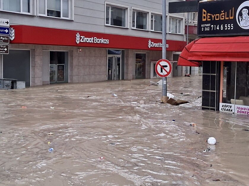 Samsun'da sağanak etkili oldu