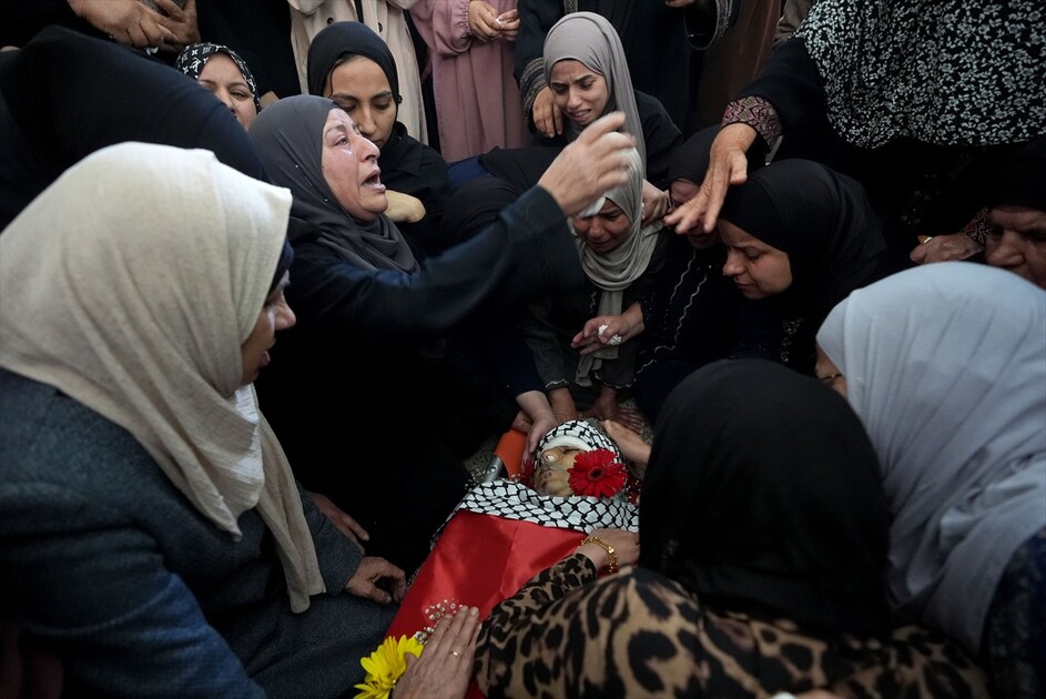 لقمة العيش القاتلة.. الجدار الفاصل