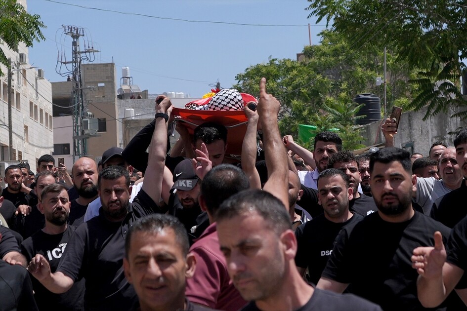 لقمة العيش القاتلة.. الجدار الفاصل