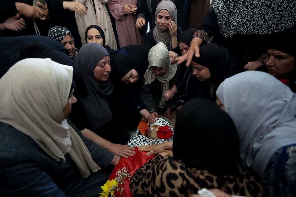 لقمة العيش القاتلة.. الجدار الفاصل