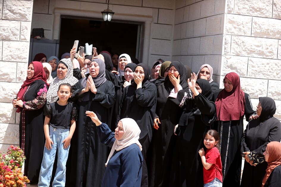 لقمة العيش القاتلة.. الجدار الفاصل