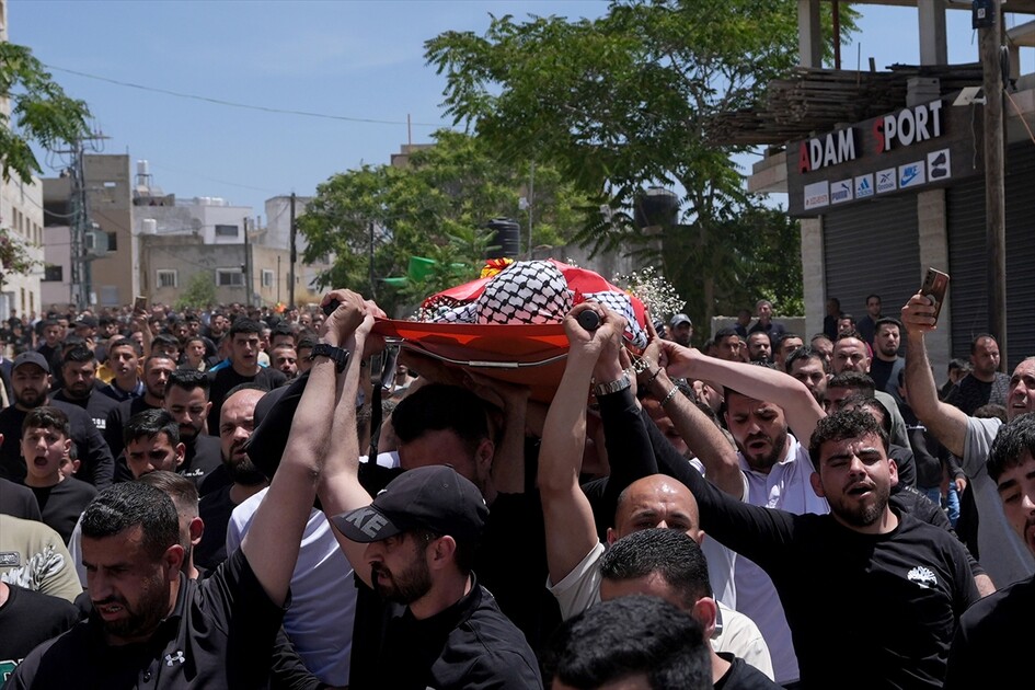 لقمة العيش القاتلة.. الجدار الفاصل