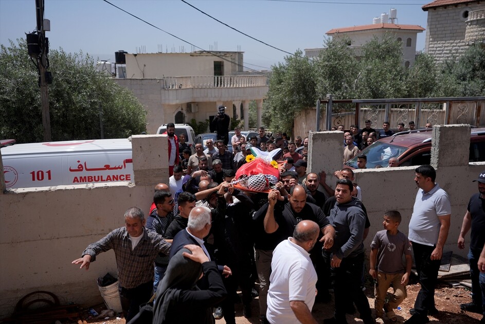 لقمة العيش القاتلة.. الجدار الفاصل