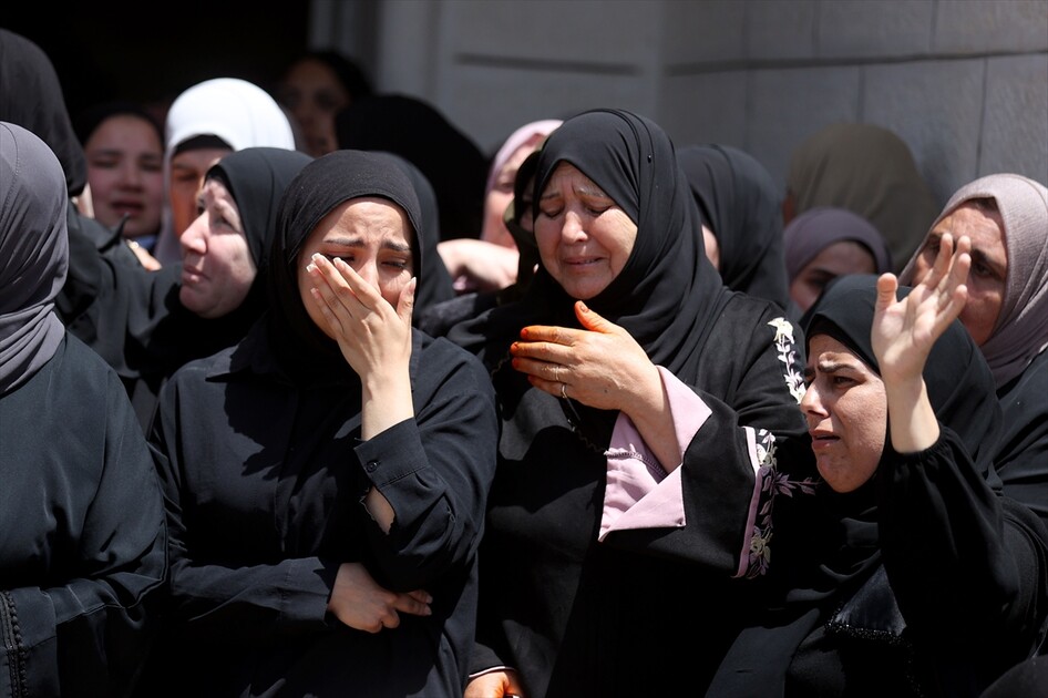 لقمة العيش القاتلة.. الجدار الفاصل