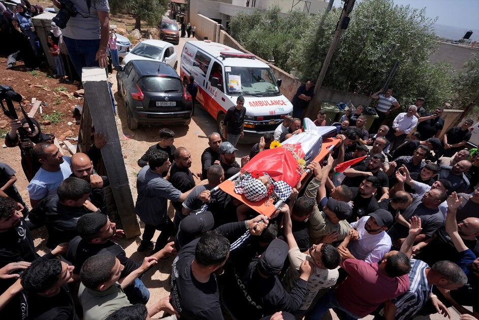 لقمة العيش القاتلة.. الجدار الفاصل