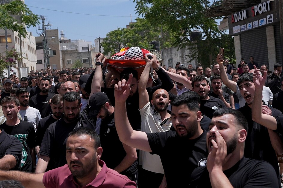 لقمة العيش القاتلة.. الجدار الفاصل