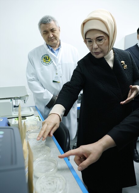 Emine Erdoğan, Kazakistan'da Sıfır Atık Eğitim Laboratuvarı'nın açılışını yaptı