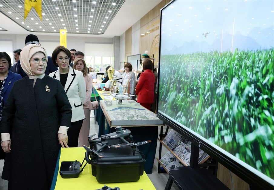Emine Erdoğan, Kazakistan'da Sıfır Atık Eğitim Laboratuvarı'nın açılışını yaptı