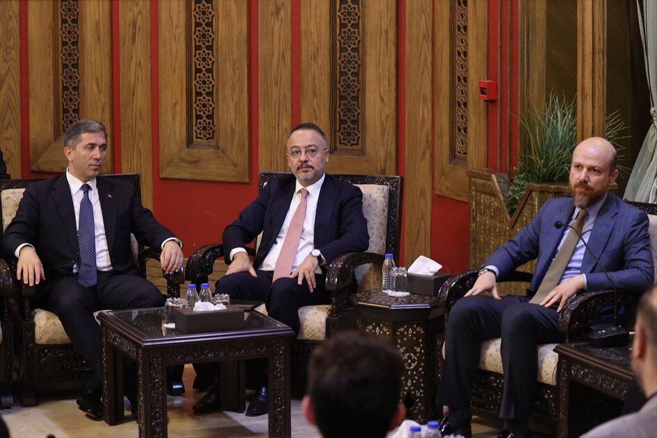 وفد تركي يجري جولة في محافظة حلب السورية
