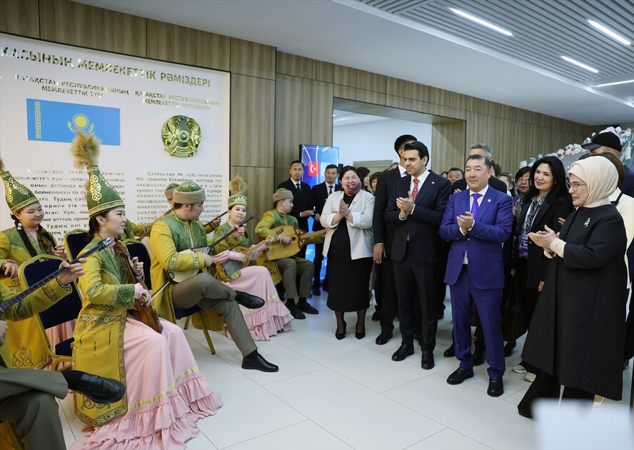 Emine Erdoğan, Kazakistan'da Sıfır Atık Eğitim Laboratuvarı'nın açılışını yaptı