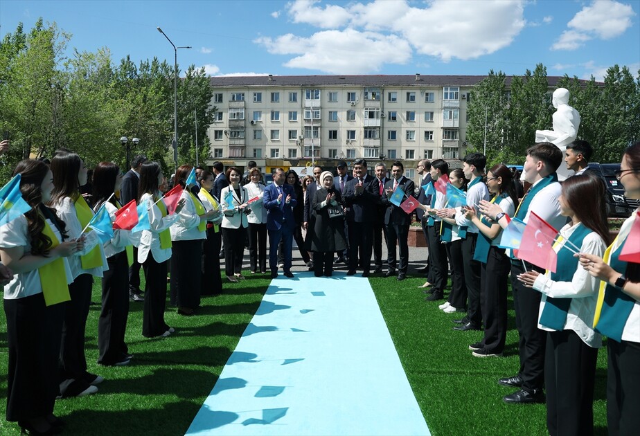 Emine Erdoğan, Kazakistan'da Sıfır Atık Eğitim Laboratuvarı'nın açılışını yaptı