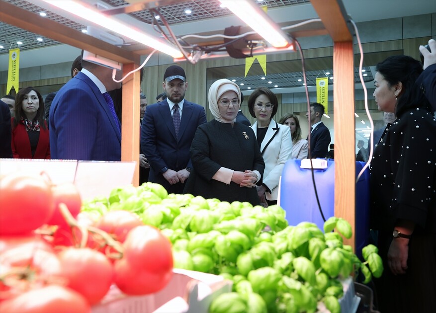 Emine Erdoğan, Kazakistan'da Sıfır Atık Eğitim Laboratuvarı'nın açılışını yaptı
