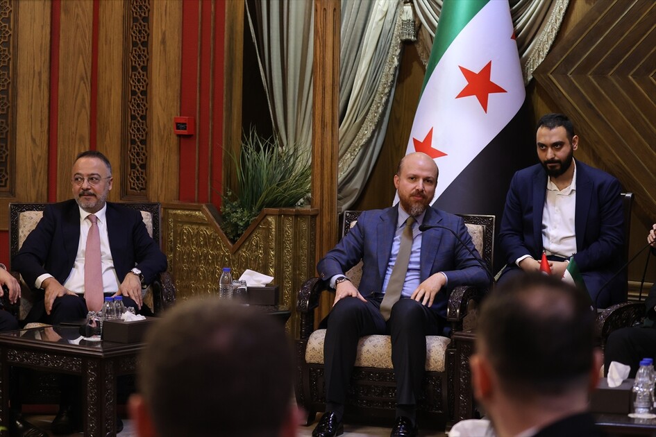 وفد تركي يجري جولة في محافظة حلب السورية