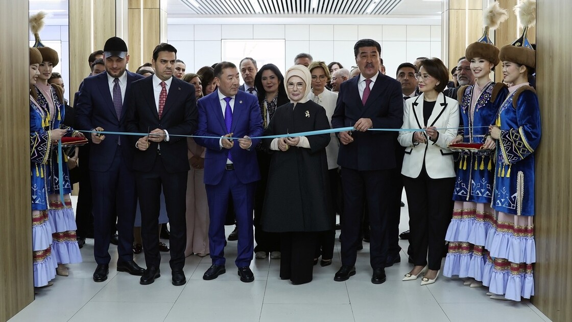 Emine Erdoğan, Kazakistan'da Sıfır Atık Eğitim Laboratuvarı'nın açılışını yaptı